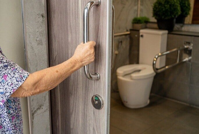 bathroom-modification-elderly-assistance-1288981235-1 bathroom-modification-elderly-assistance-1288981235-1